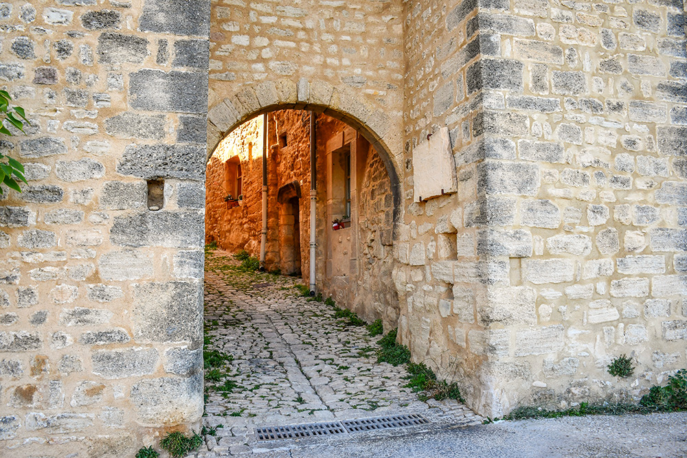 Porte Notre-Dame, Viens © French Moments