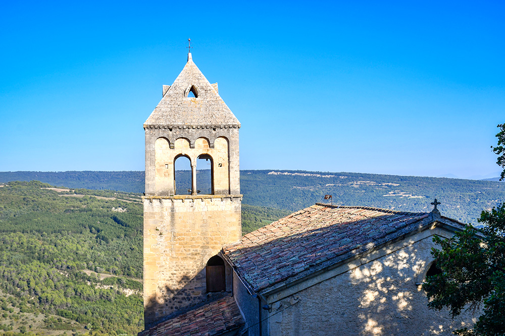 St Hilaire church of Viens © French Moments