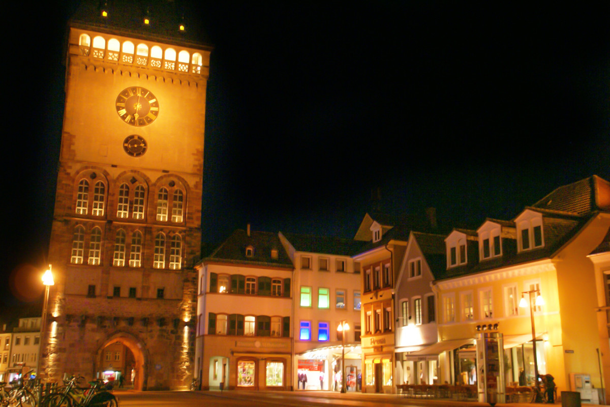 Altpörtel by night in Speyer, Germany. Photo : Hermann Luyken (Public Domain)