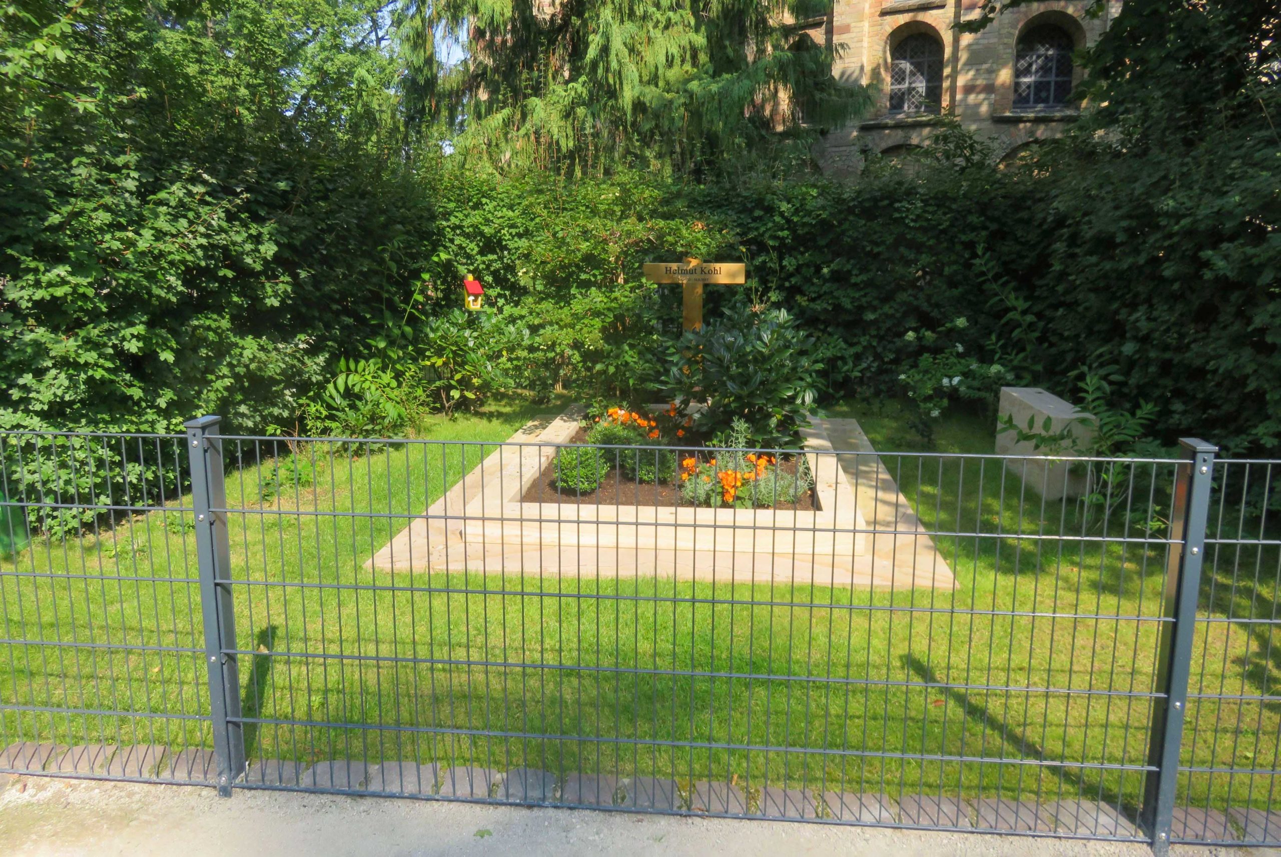 Speyer, Germany - La tombe du chancelier Helmut Kohl à Spire en Allemagne © Smalltown Boy - licence [CC0] from Wikimedia Commons