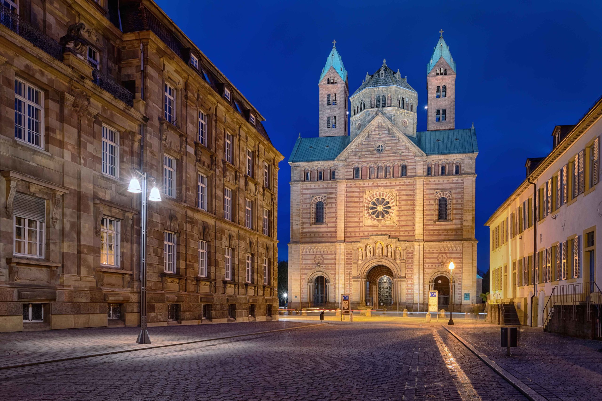 La cathédrale de Spire en Allemagne. Photo by bbsferrari via Envato Elements