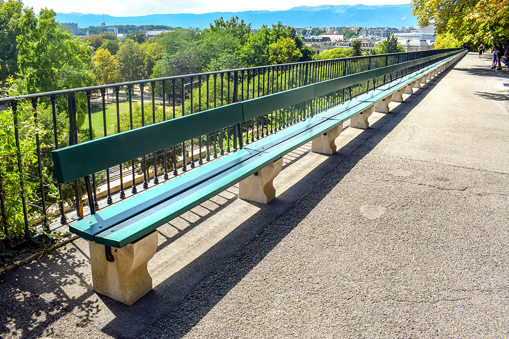 Longest Bench in the World in Geneva © French Moments