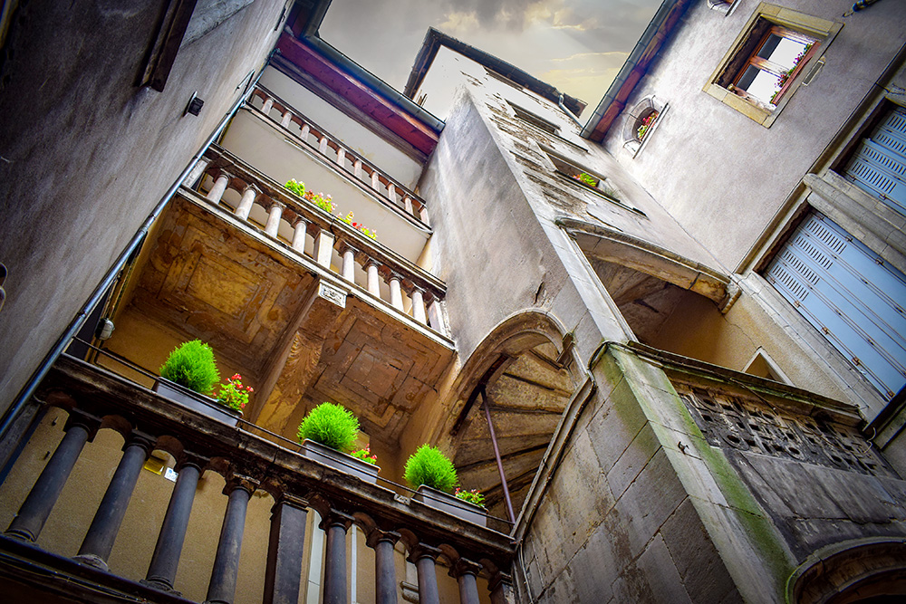 Nancy Renaissance Courtyard copyright French Moments Inner courtyard from the Renaissance era © French Moments