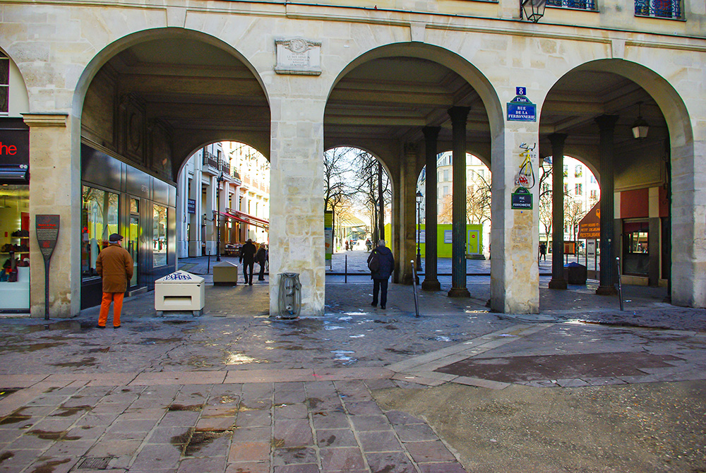 Rue de la Ferronnerie © French Moments