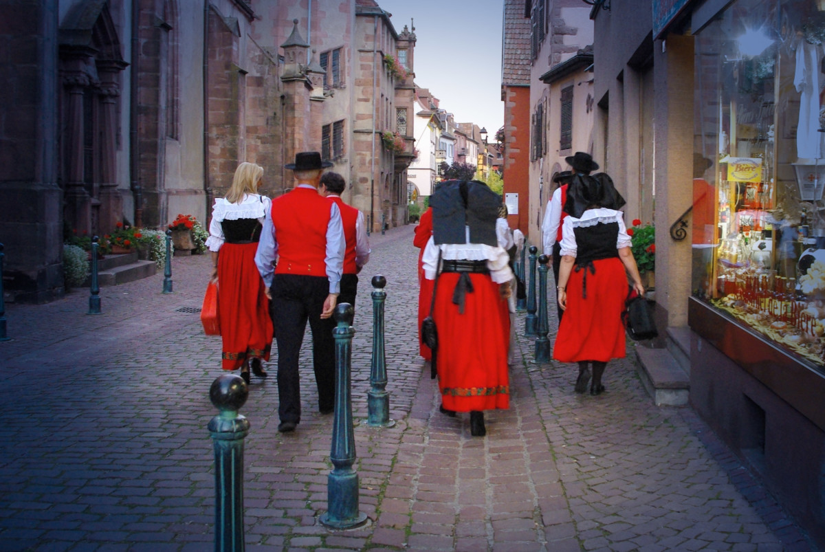 Costume alsacien Kaysersberg 02 © French Moments Costume alsacien à Kaysersberg © French Moments