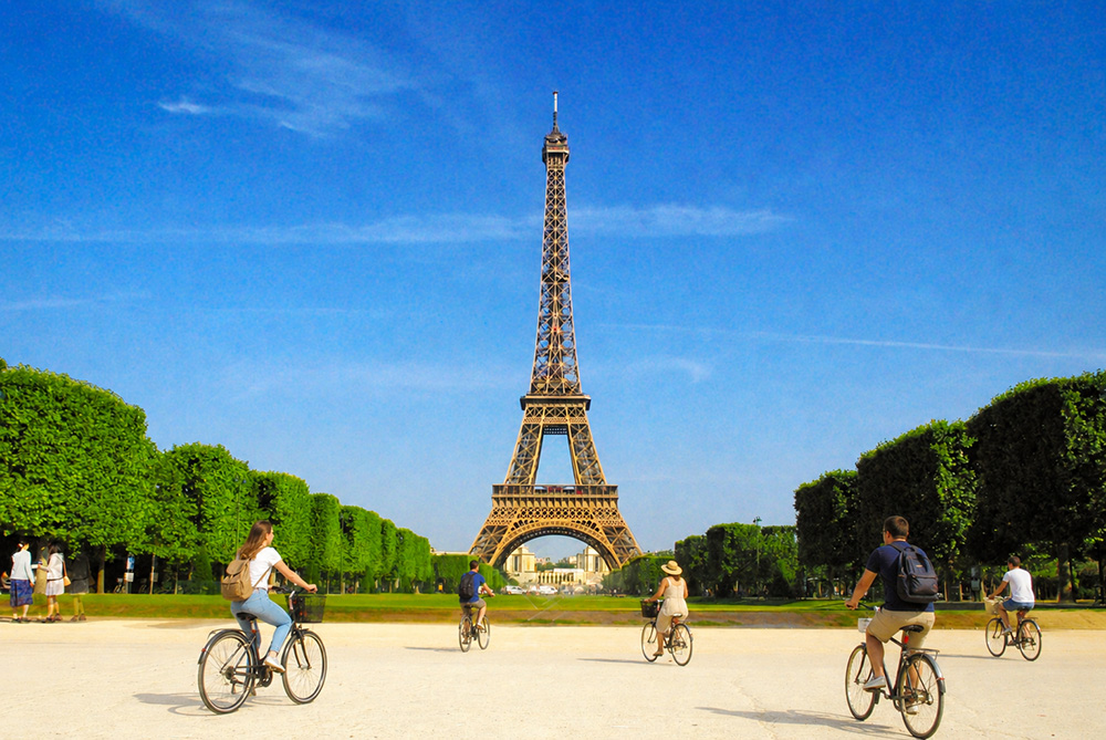 Paris by bike © French Moments