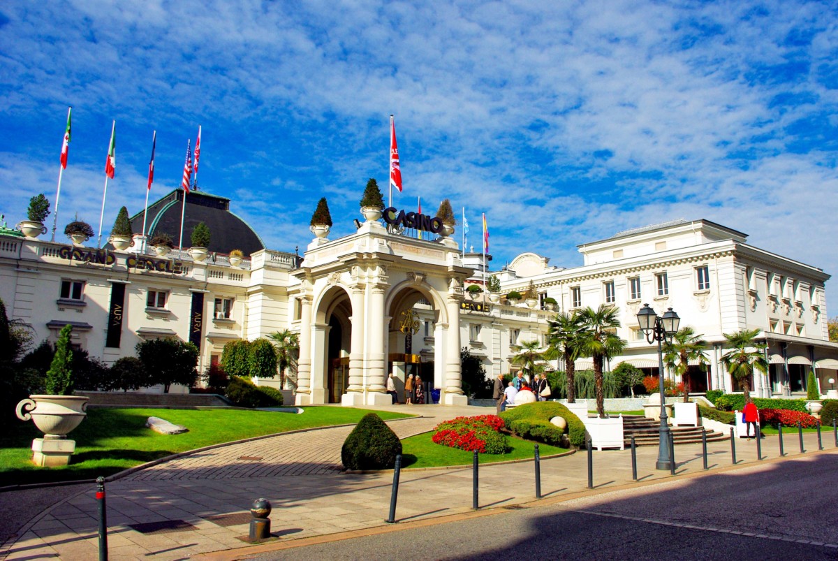 Autour d'Annecy - Casino d'Aix-les-Bains © French Moments