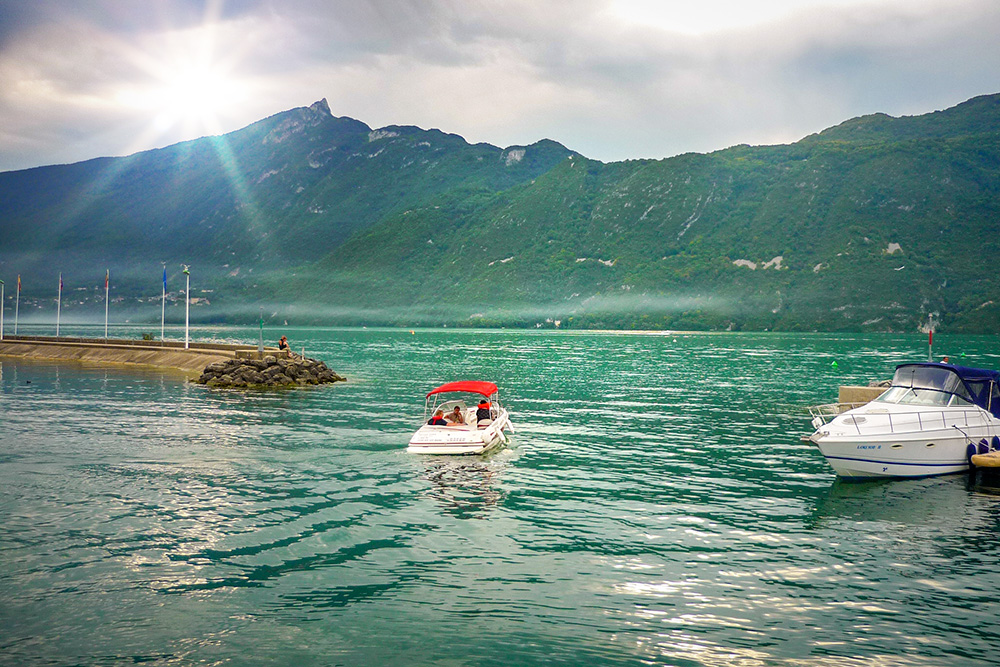 Harbour of Aix-les-Bains © French Moments