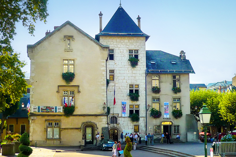 Former château of the Marquis of Aix © French Moments