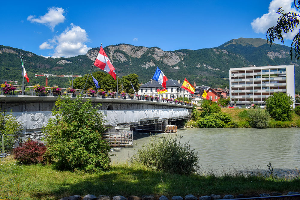 Pont de l'Europe - Bonneville, Haute-Savoie © French Moments