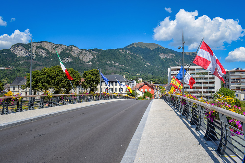 Pont de l'Europe - Bonneville, Haute-Savoie © French Moments