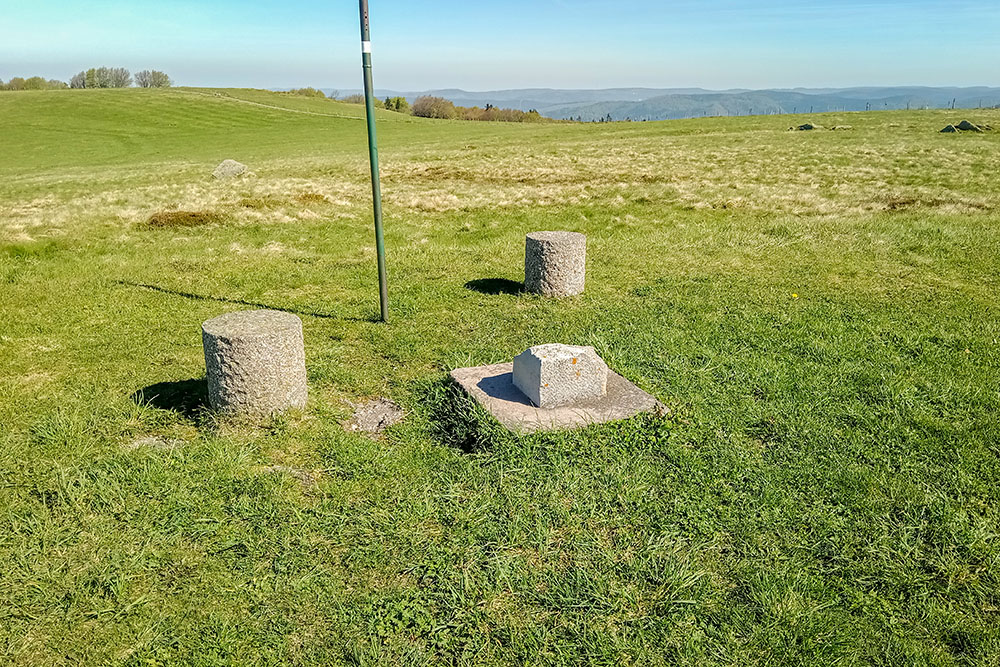 Bornes au Ballon d'Alsace © Rémih - licence [CC BY-SA 4.0] from Wikimedia Commons