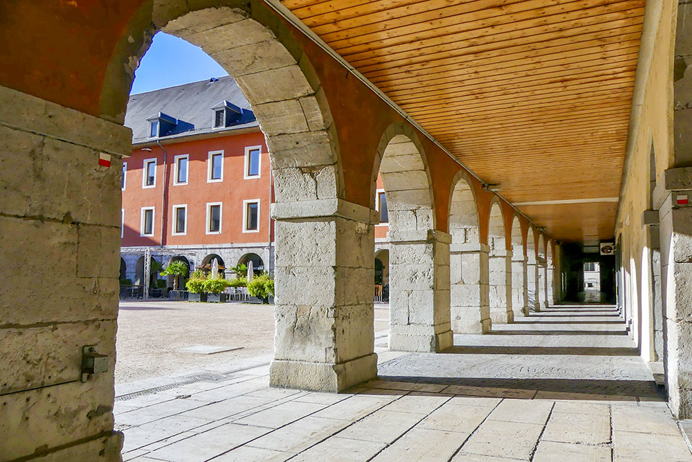 Carré Curial © Florian Pépellin - licence [CC BY-SA 3.0] from Wikimedia Commons