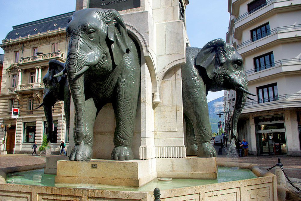 Chambery Fontaine des Elephants 02 copyright French Moments Fontaine des Éléphants © French Moments