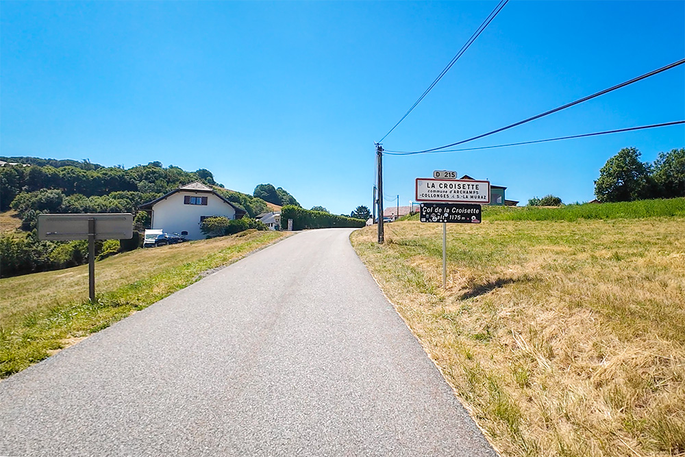 Arriving at Col de la Croisette © French Moments