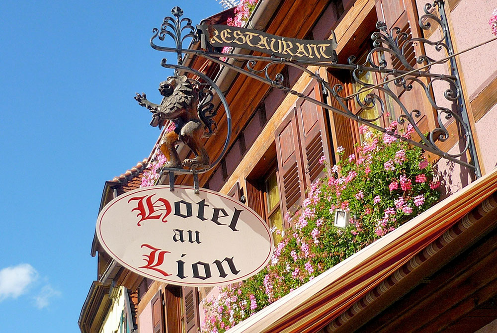 Enseigne Hotel du Lion Ribeauvillé copyright French Moments Alsace Wine Route - Hotel du Lion, Ribeauvillé, Alsace Wine Route
