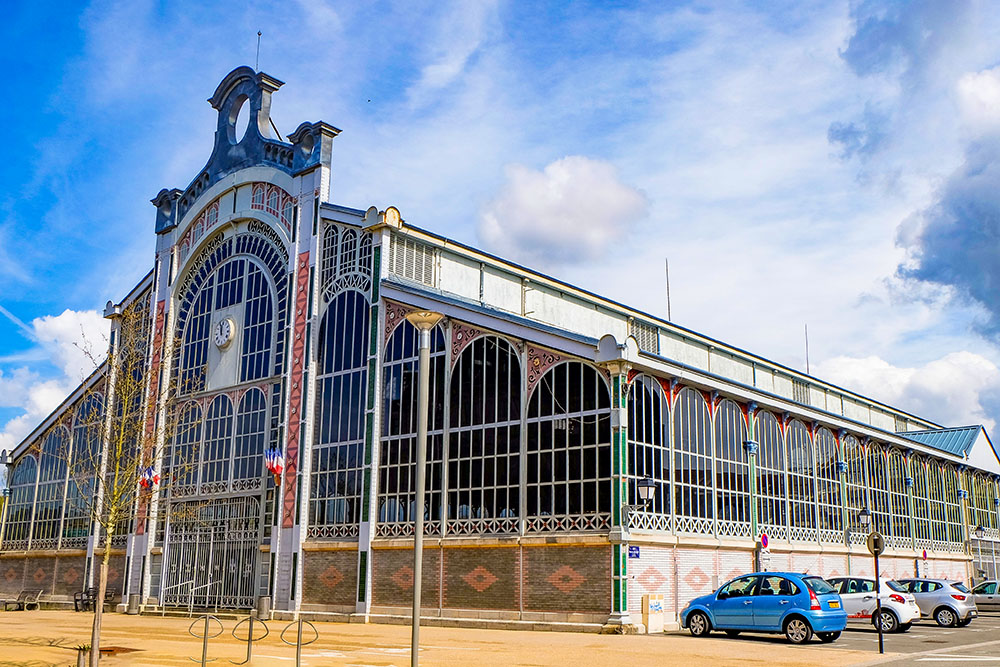 Halle Fréry © P-90 - licence [CC BY-SA 4.0] from Wikimedia Commons