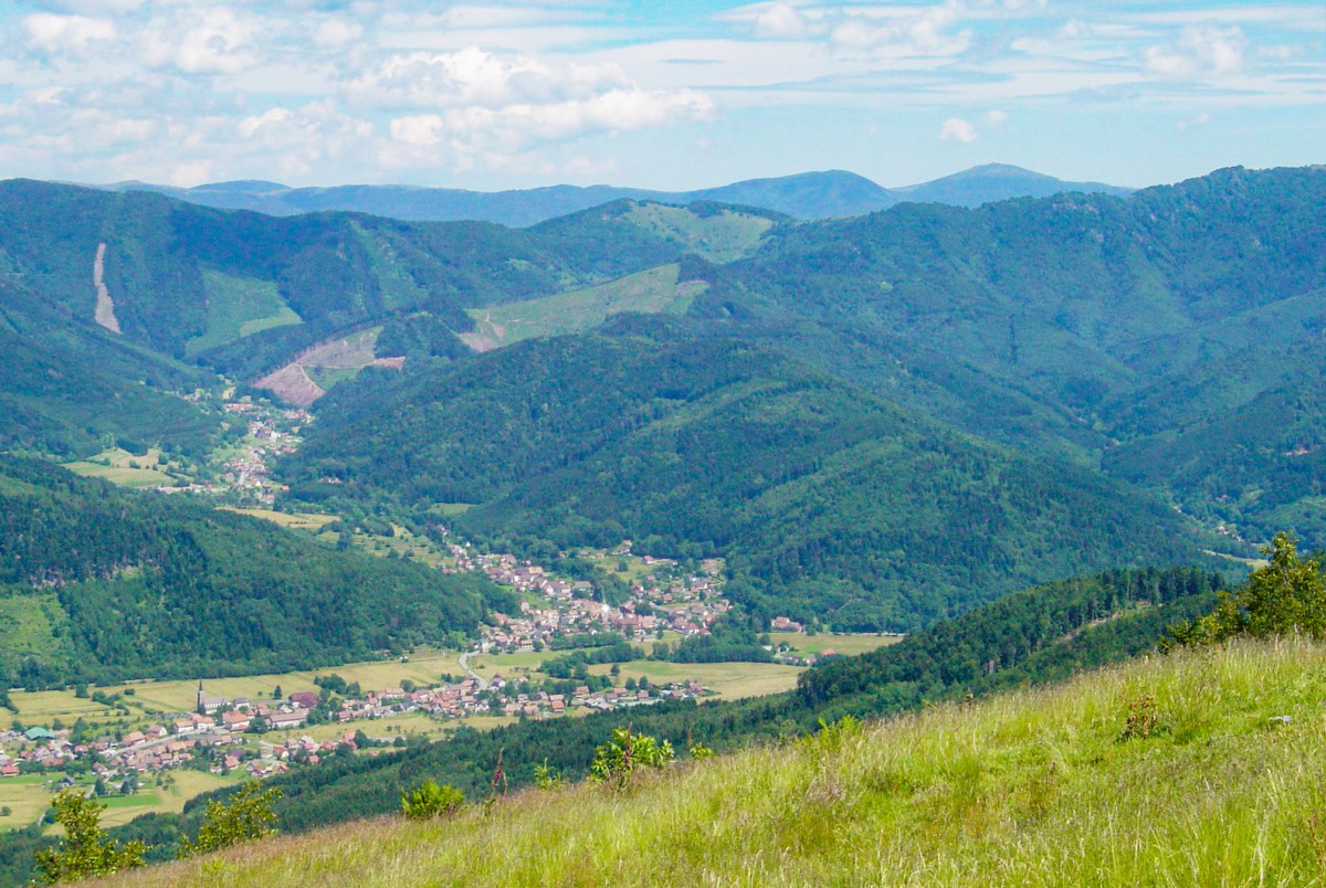 La vallée de la Doller depuis les sommets vosgiens © French Moments