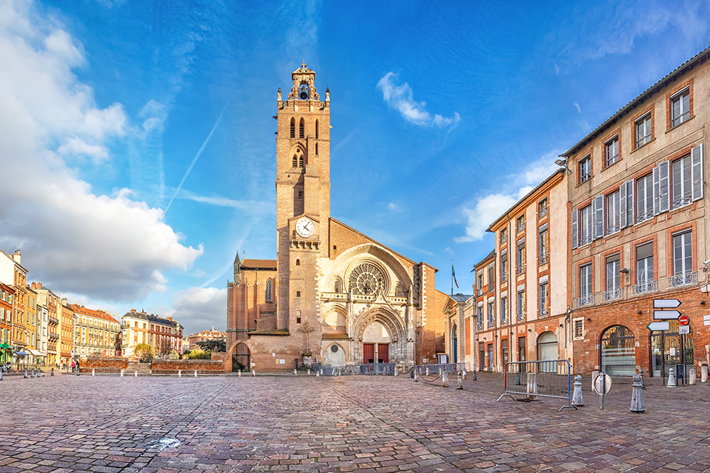 Toulouse student guide - the Cathedral. Photo by bbsferrari via Envato Elements