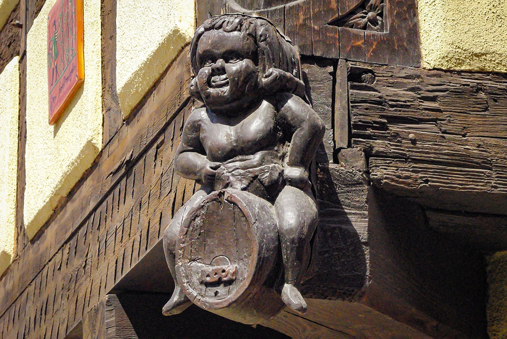 Cherub at the corner of Grand'Rue and Rue des Bénédictins