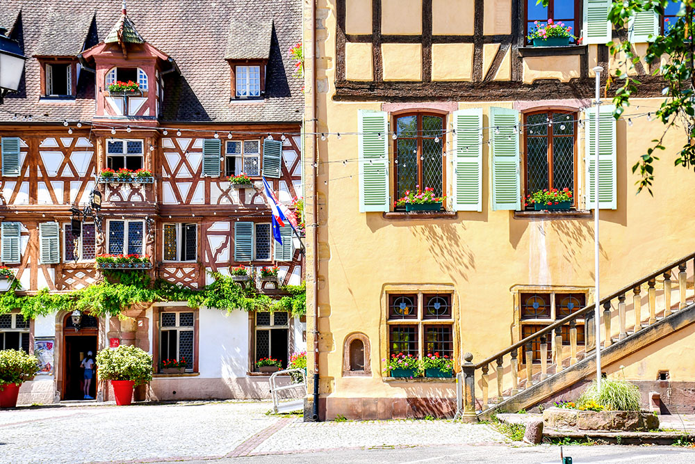 Place de l'hôtel de ville and Hôtel des Deux-Clefs