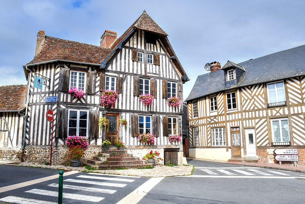 The old Coq-Hardi Inn in Blangy-le-Château
