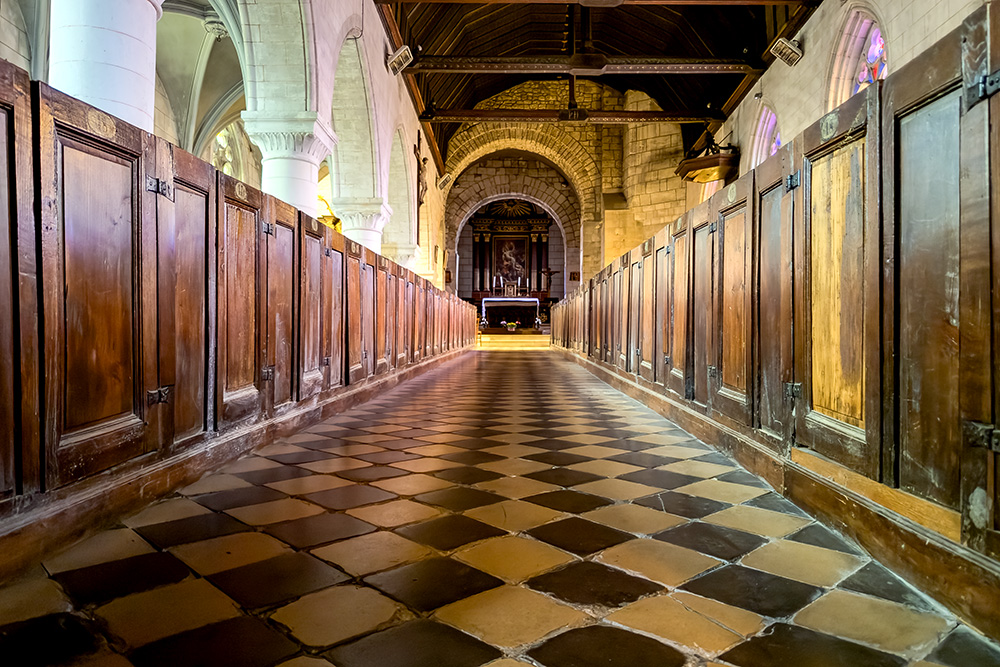 Inside the church of Cormeilles, where the nave rises gently uphill towards the altar