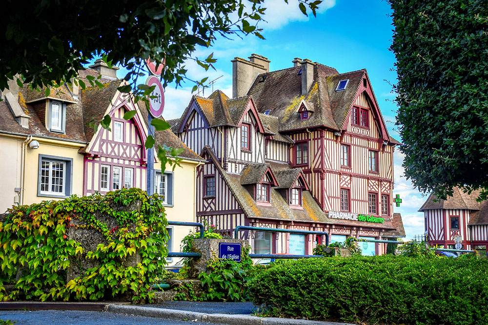 The local pharmacy of Pont-l'Évêque is housed in a beautiful half-timbered house.