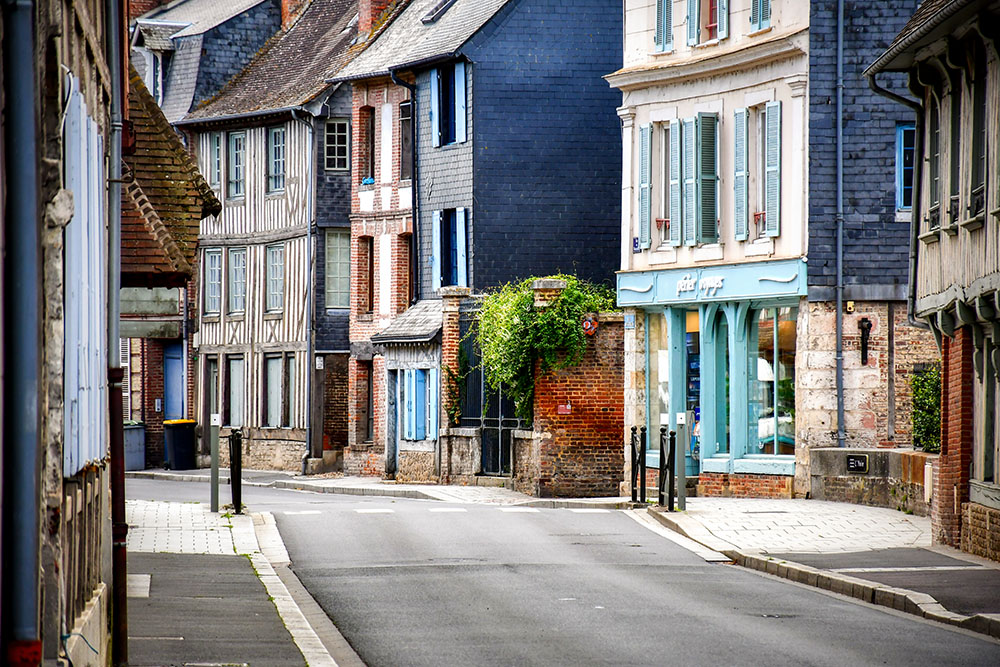 Rue Saint-Michel in the market town of Pont-l'Évêque