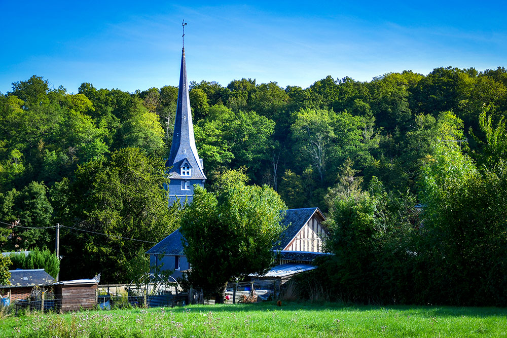 The hamlet of Sainte-Marguerite-des-Loges in the Pays d'Auge