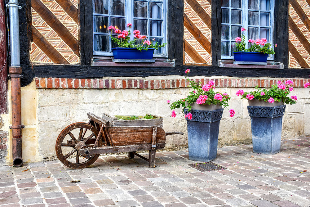 Beuvron-en-Auge 18 copyright French Moments Half-timbered façades on Place Michel Vermughen
