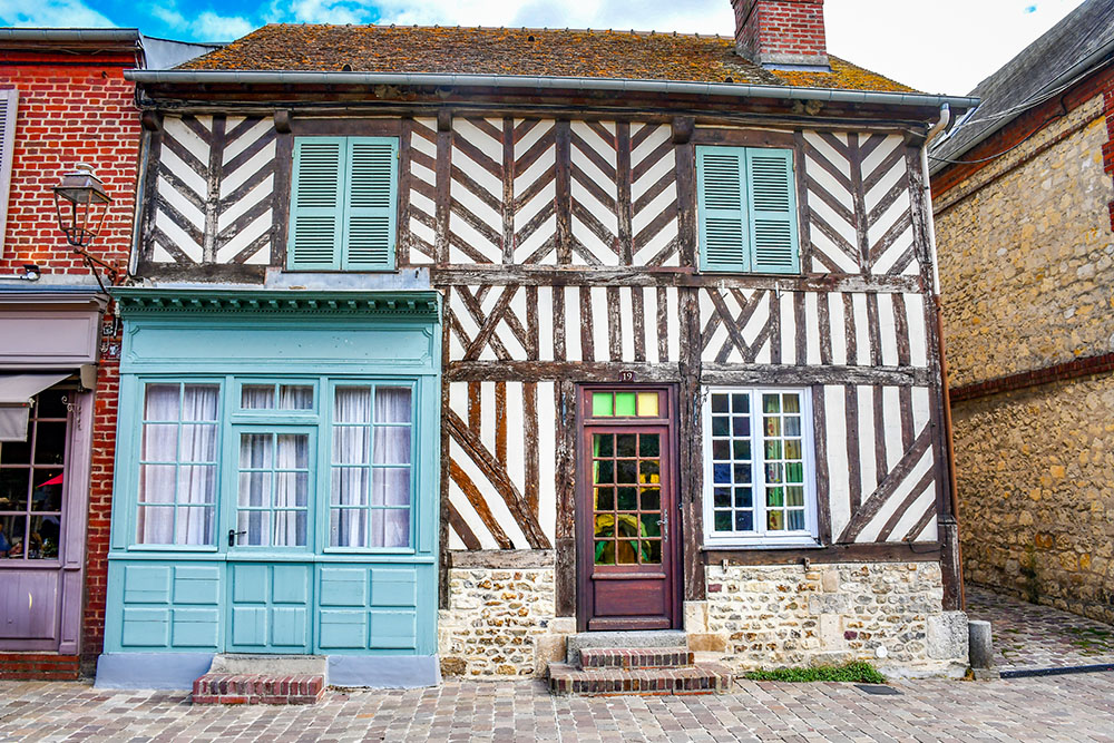 Beuvron-en-Auge 33 copyright French Moments Half-timbered façades on Place Michel Vermughen in Beuvron-en-Auge