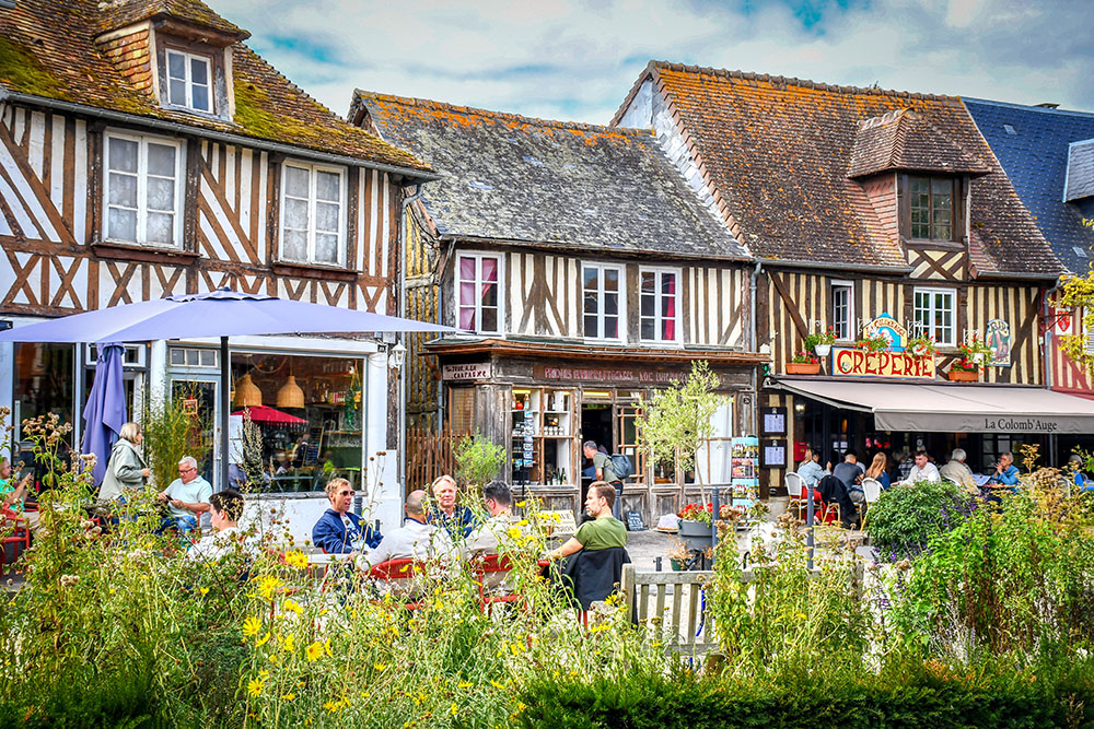 Beuvron-en-Auge 36 copyright French Moments Place Michel Vermughen