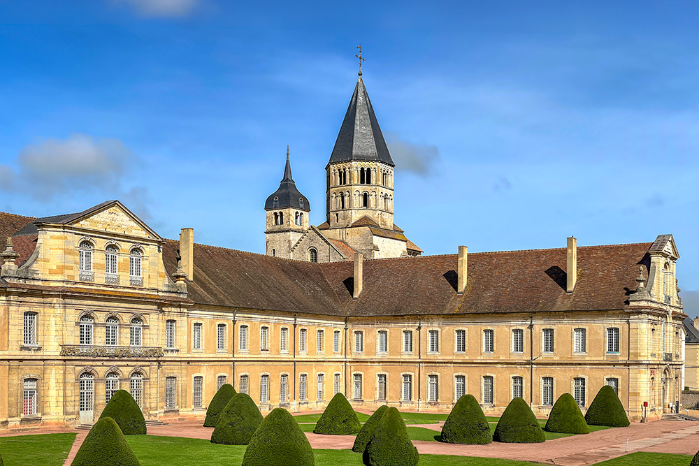 Cluny Abbey © Chabe01 - licence [CC BY-SA 4.0] from Wikimedia Commons