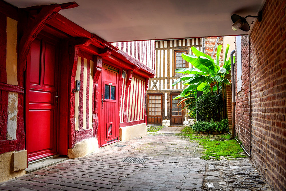 Honfleur 25 copyright French Moments Secret courtyard in the old town of Honfleur