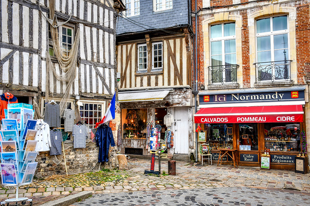 Honfleur 33 copyright French Moments The lovely atmosphere of Place Sainte-Catherine