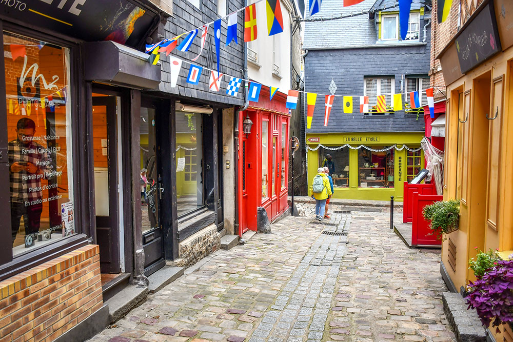 Honfleur 41 copyright French Moments Rue des Lingots leading to Rue de l'Homme de Bois