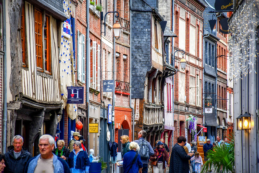 Honfleur 45 copyright French Moments Tourists and visitors in Rue Haute, Honfleur